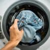 On s’arrache les cheveux quand ça arrive, mais pourquoi les habits peuvent-ils rétrécir au lavage ?