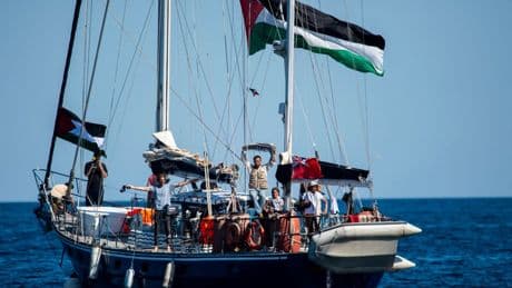 Gazze’ye giden yardım gemisi, Akdeniz’de 4 Libyalı göçmeni kurtardı