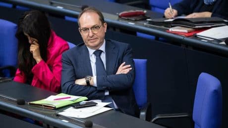 Migration: Dobrindt legt Gesetz zum Familiennachzug vor