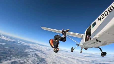 ‘Highly-experienced’ skydiver, 32, who died after jumping from 10,000ft ‘left suicide note’ before she leapt from plane