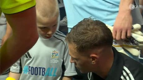 "Was?": Als Kimmich seinen Sohn als Einlaufkind sieht, ist er komplett baff