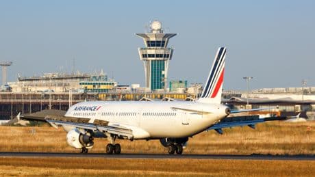 Grève des contrôleurs aériens : de nombreux vols annulés jeudi à Paris et dans les aéroports du Sud