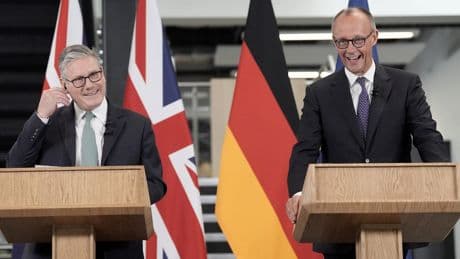 Merz lacht über Merkel-Frage in London - „Wenn sie so alt wird …“