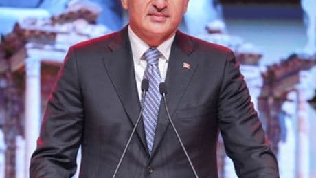 Bakan Ersoy açıkladı: Turizm gelirinde rekor
