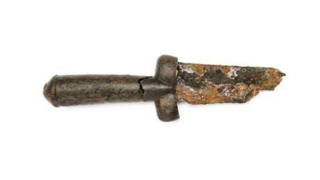 Archaeologists find medieval ‘testicle dagger’ that could even damage armour