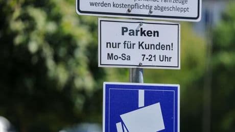 Kritik an Kamera-Parkplätzen: Verbraucherzentralen: Ärger über Parkplatzfirmen wächst
