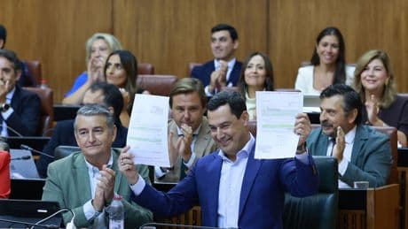 Moreno desmonta la hipocresía del PSOE con los conciertos que creó el gobierno de Felipe González