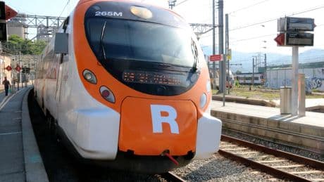 Cortada la circulación entre las estaciones de Sant Vicenç y Vilanova por un incendio en un tren