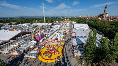 Brauchtum: Stabile Besucherzahl beim Gäubodenvolksfest - Weniger Bier
