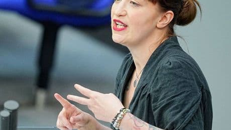 Mehr Geld für Abgeordnete: 606 Euro — Diätenerhöhung sorgt für Zoff im Bundestag