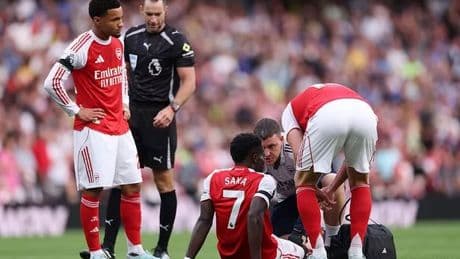 Arsenal dealt huge double injury blow as Bukayo Saka forced off in Leeds match
