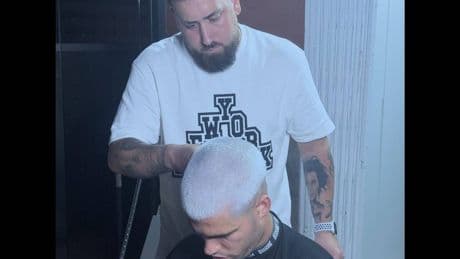 Este es el barbero de Murcia responsable del nuevo 'look' de Carlos Alcaraz con pelo platino