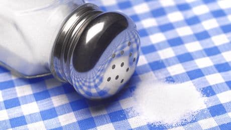Cleverer Trick: Ein Hausmittel sollten Sie immer in den Kühlschrank stellen