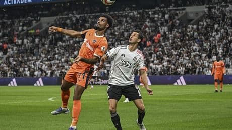 Golü önledi ve sakatlandı