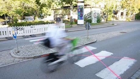 Verkehrssicherheit: Dresden verteidigt Stopp für selbstgemalten Zebrastreifen