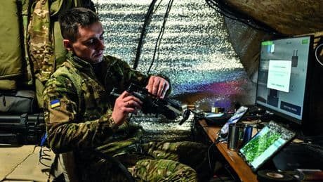 Les essaims de drones alimentés par l'IA débarquent sur le champ de bataille ukrainien