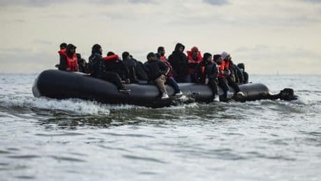 Mort de 27 migrants dans la Manche: la décision reportée sur les pourvois des militaires mis en examen