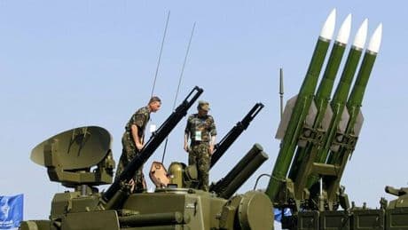 Guerra Ucraina, la Gran Bretagna promette 5.000 missili a Kiev. «Ma rischiano di finire in un mese»