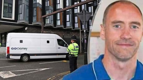 Verdachte horrorcrash Liverpool Paul Doyle (53) asgrauw voor rechter: ’Hij gebruikte wagen als wapen’