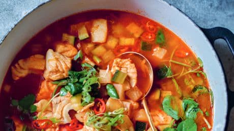 ¿Con resaca? Este libro de comida callejera coreana incluye cinco sopas para aliviarla