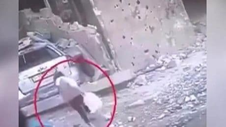 İsrail savaş uçakları, Gazze'de su taşıyan kızı böyle hedef aldı