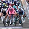 Pedersen sprint naar derde ritzege in Giro en verstevigt leiding in klassement