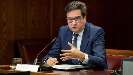 Óscar López dice en el Senado que "jamás" conoció una fiesta de Ábalos en un parador: "Son rumores y chascarrillos"