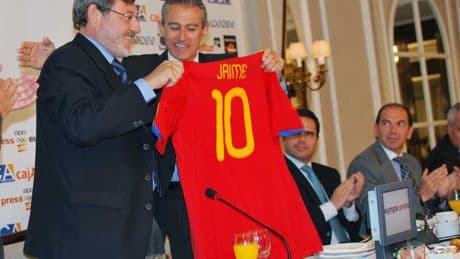 Los dorsales retirados en el fútbol: las historias detrás de los números que ya no se vuelven a vestir