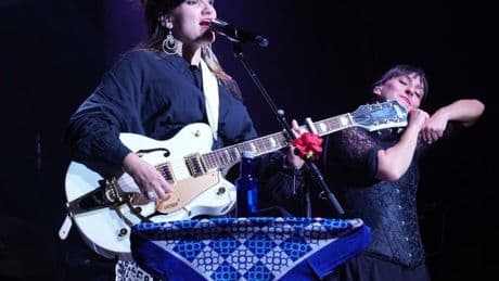 Sesión de concierto y de terapia con Rozalén en el alejado Parque Europa