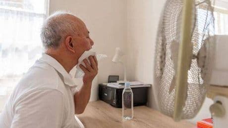 UK households told to 'stay indoors' for four hours on Sunday as temperatures soar