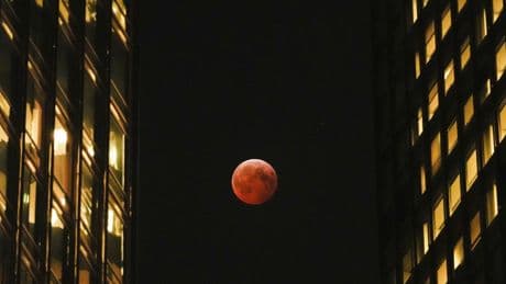 Un eclipse total de Luna será visible hoy al anochecer desde casi toda España