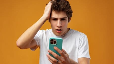 Arnaques aux colis : comment repérer les SMS frauduleux pour éviter de se faire piéger ?
