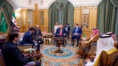 Donald Trump tiende una mano al nuevo gobierno de Damasco en su gira por Oriente Próximo