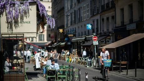 Une heure de plus: les terrasses parisiennes pourront ouvrir jusqu'à 23 heures cet été