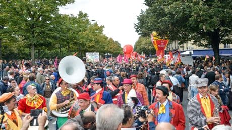 L'hymne de la révolte ou de l’adhésion : comment la musique relie les hommes