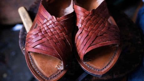 Schuhdesign abgekupfert: Mit Gesang und Tanz bittet Adidas Indigene in Mexiko um Verzeihung