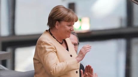 Im Bundestag - Angela Merkel beim großen Moment