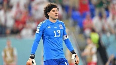El Real Zaragoza tiene sobre la mesa el ofrecimiento del portero mexicano 'Memo' Ochoa