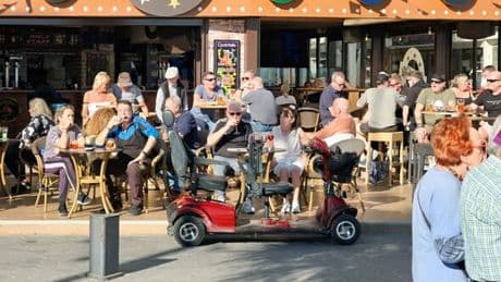 Warning to tourists in Benidorm as Spanish seaside resort issues ban with £425 fines