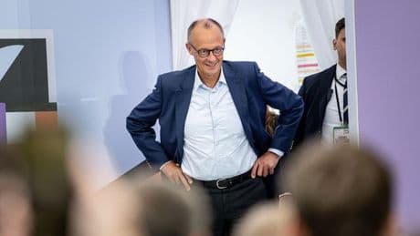 Bundesregierung: Einladung von Kanzler & Co - Tausende im Regierungsviertel