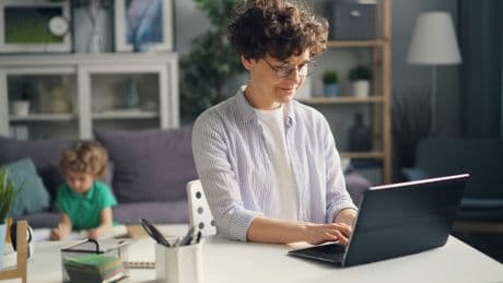 Extremadura tiene un plan para pymes y autónomos: 2.500 euros por cada empleado que teletrabaje o tenga horario flexible