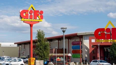 La peur d'une "vie sans Gifi": l'enseigne est le premier employeur privé de cette ville mais prépare un plan social