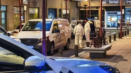 Investigan la muerte violenta de una mujer en Vilagarcía cuyo hijo se precipitó desde un tercer piso