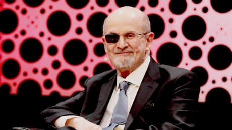 Salman Rushdie responde al fanatismo con 'Cuchillo': el triunfo de la palabra sobre el terror