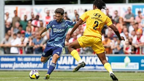 Ajax zonder Brian Brobbey, maar met Raúl Moro in de basis langs KV Mechelen