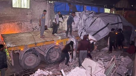 El Ejército israelí mata a 6 escoltas que protegían de un asalto a dos camiones con ayuda humanitaria para Gaza
