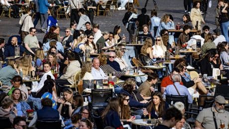 CBS: volwassenen drinken minder alcohol, Amsterdam rookt en beweegt het meest