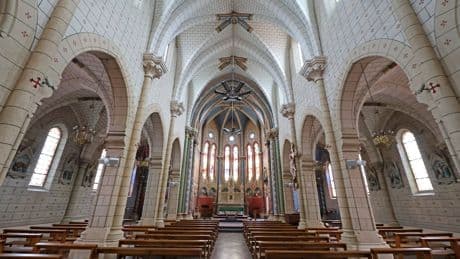 Églises vandalisées : trois suspects arrêtés pour vol d’objets religieux dans le Sud-Ouest