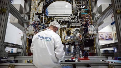 « C’est fini, ils m’ont eu » : chez Thales Alenia Space, les salariés payent le lourd prix des profits