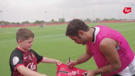 Llorenç, el niño mallorquí que lloró a lagrimones por su equipo, recibió una camiseta firmada por los jugadores